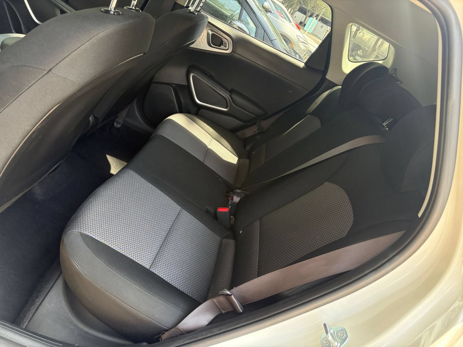 Used 2025 Kia Soul LX w/ LX Technology Package FWD image 22