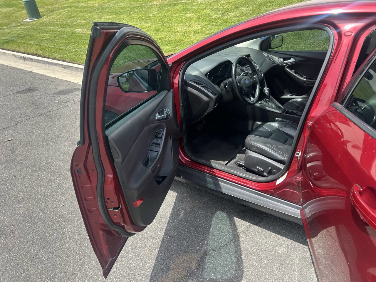 Used 2016 Ford Focus SE w/ Equipment Group 201A FWD image 5