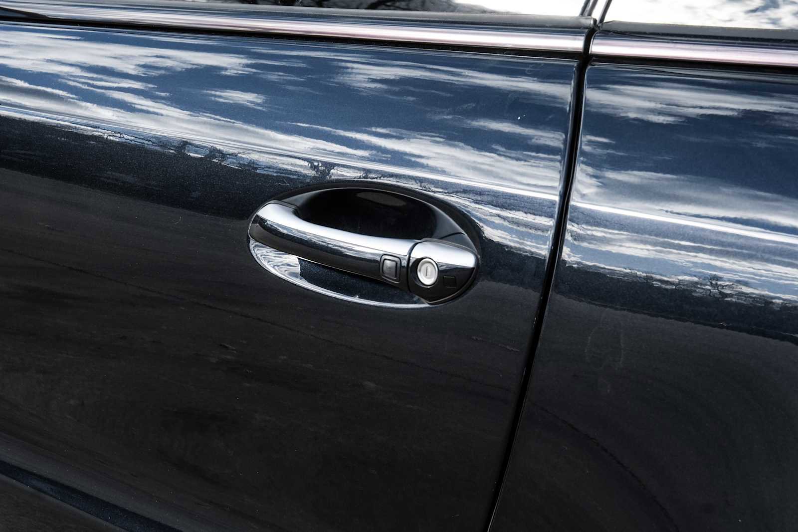 Used 2011 Mercedes-Benz SL 550 image 32