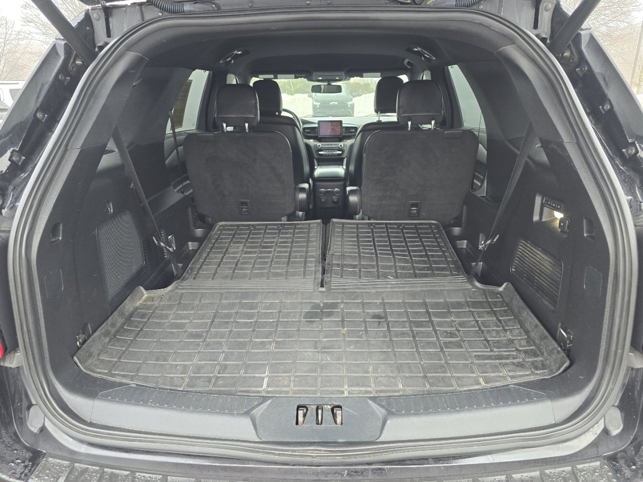 Used 2020 Ford Explorer Limited image 23