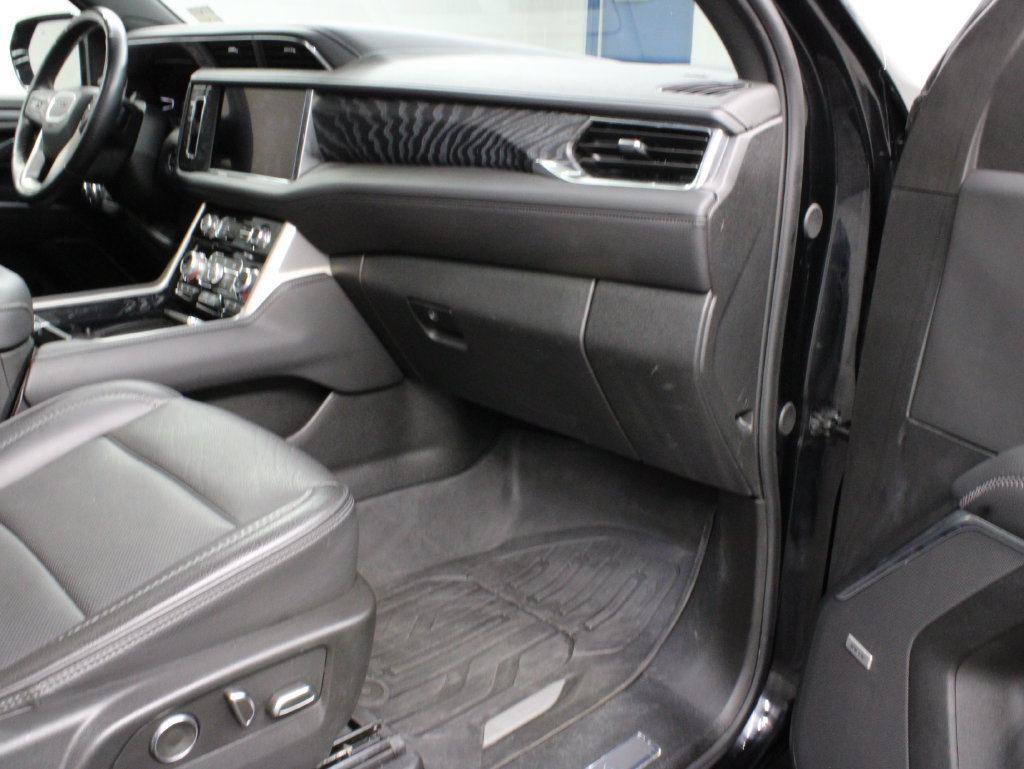 Used 2023 GMC Yukon XL Denali w/ Advanced Technology Package AWD/4WD image 44