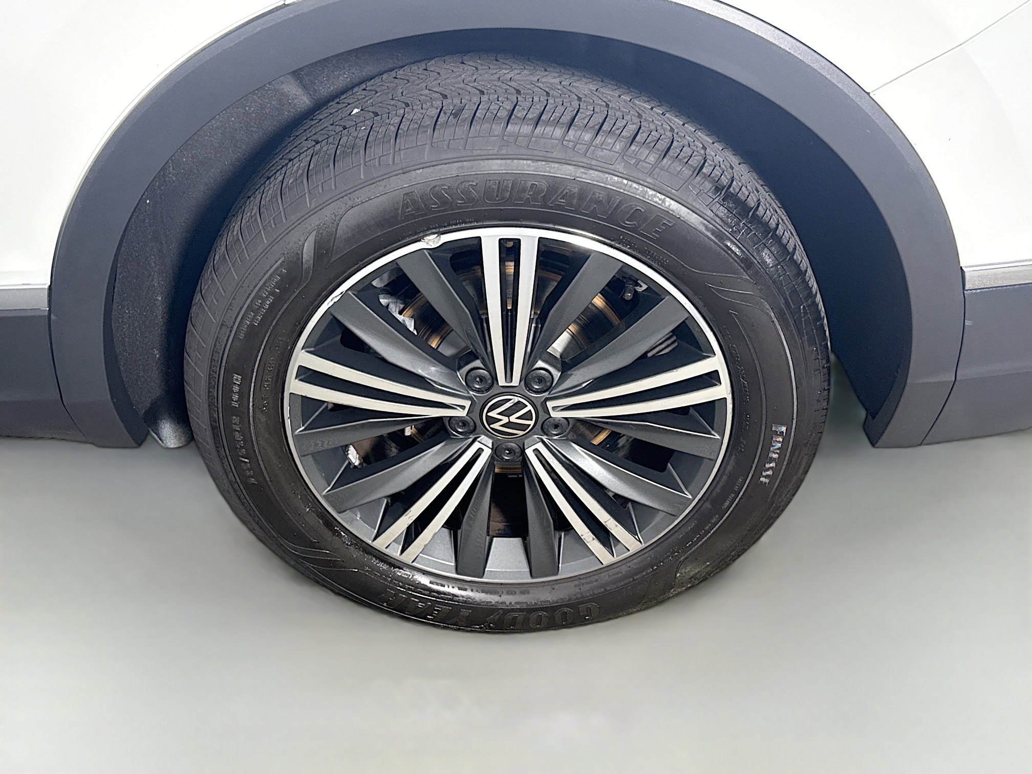 Used 2024 Volkswagen Tiguan Wolfsburg Edition image 37