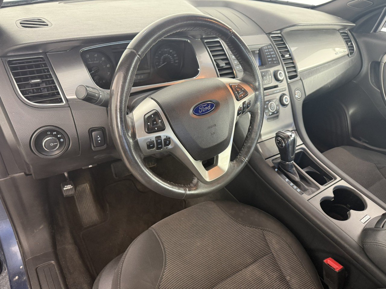 Used 2018 Ford Taurus SEL FWD image 14