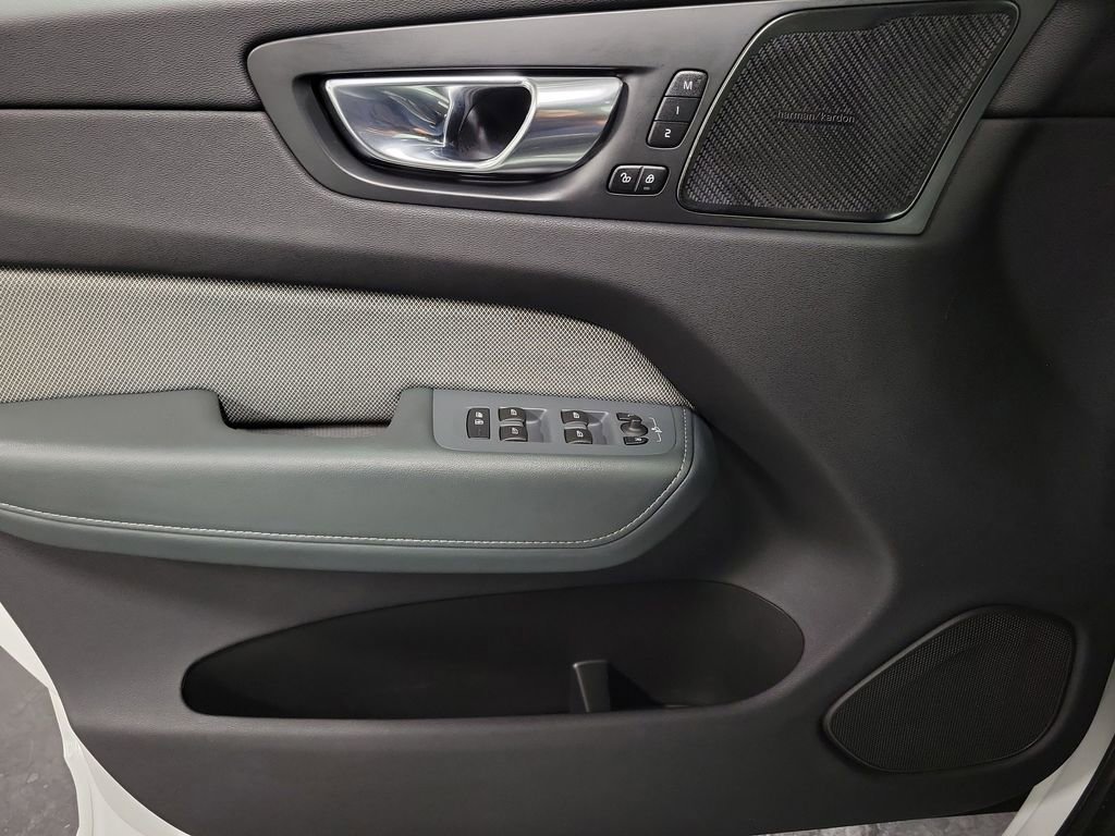 Used 2022 Volvo XC60 T8 R-Design w/ Advanced Package image 23