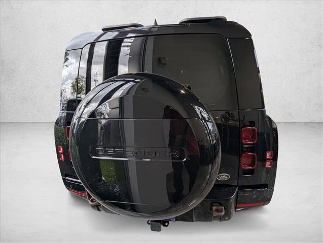 Used 2023 Land Rover Defender 130 X-Dynamic SE image 7