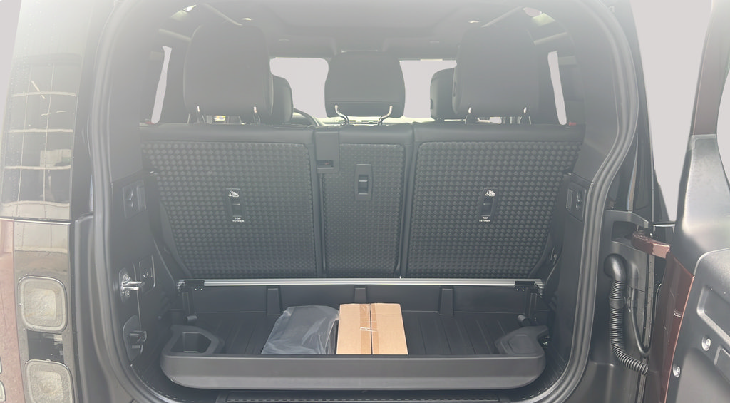 New 2026 Land Rover Defender 90 X-Dynamic SE AWD/4WD image 16