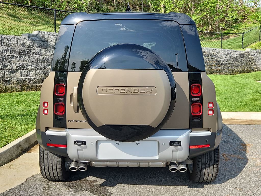 Used 2024 Land Rover Defender 110 SE image 7