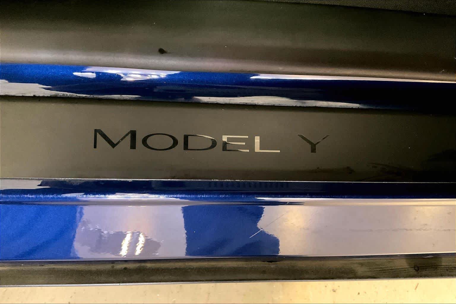 Used 2023 Tesla Model Y AWD image 9