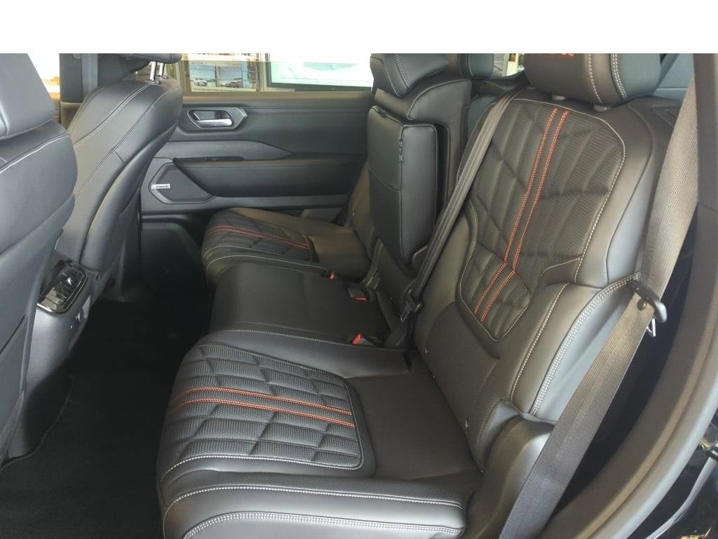 New 2025 Nissan Armada PRO-4X image 15