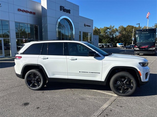 New 2025 Jeep Grand Cherokee Altitude image 2