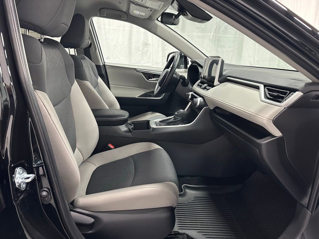 Used 2025 Toyota RAV4 XLE image 59