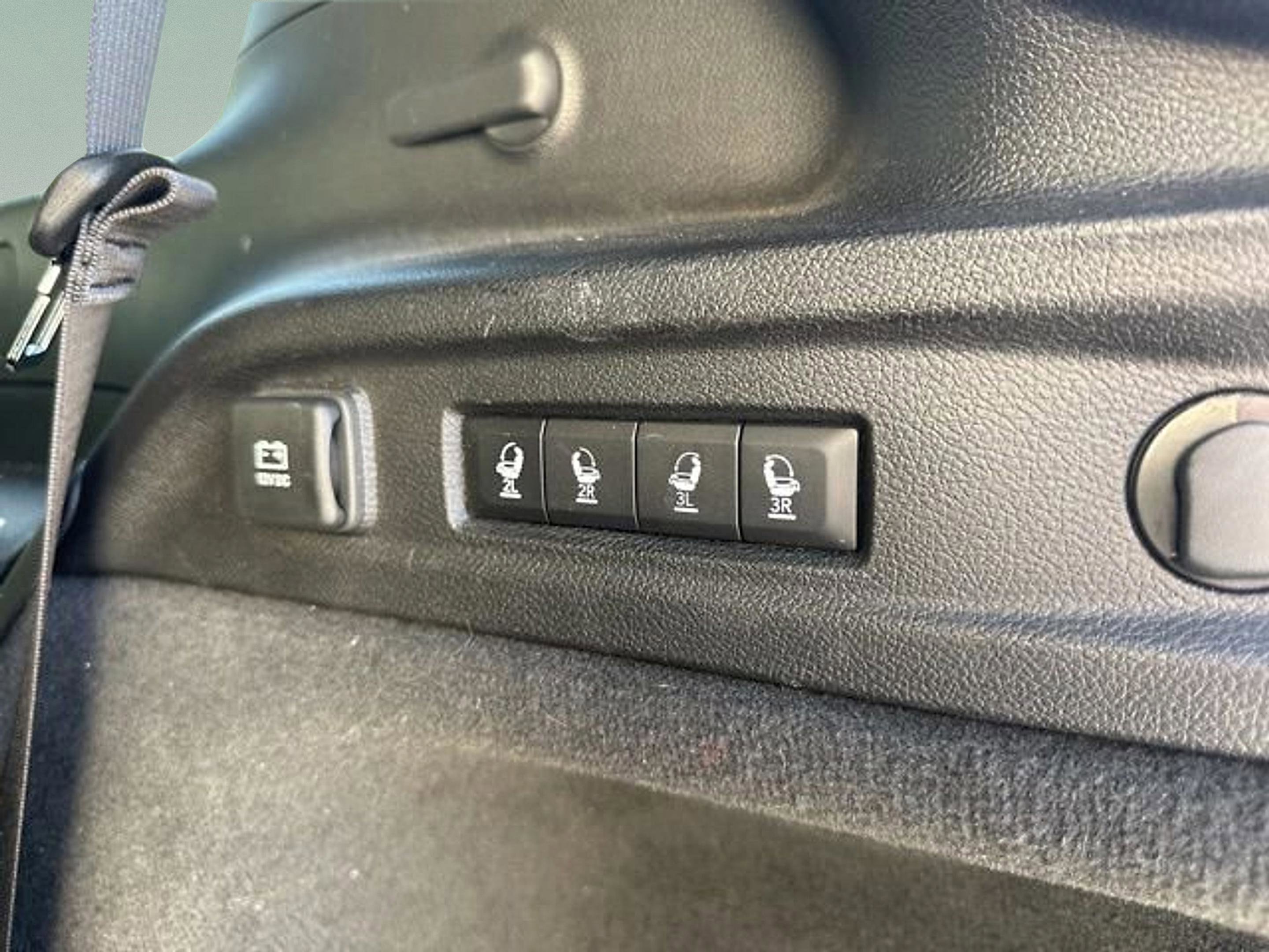 Used 2023 Jeep Grand Cherokee L Overland w/ Luxury Tech Group IV AWD/4WD image 9