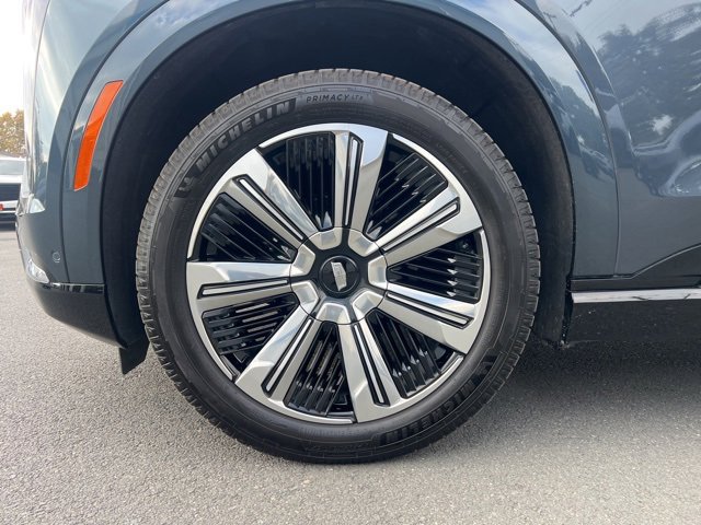 Used 2025 Cadillac Escalade IQ Luxury 2 w/ LPO, Premium Carpet Package image 10