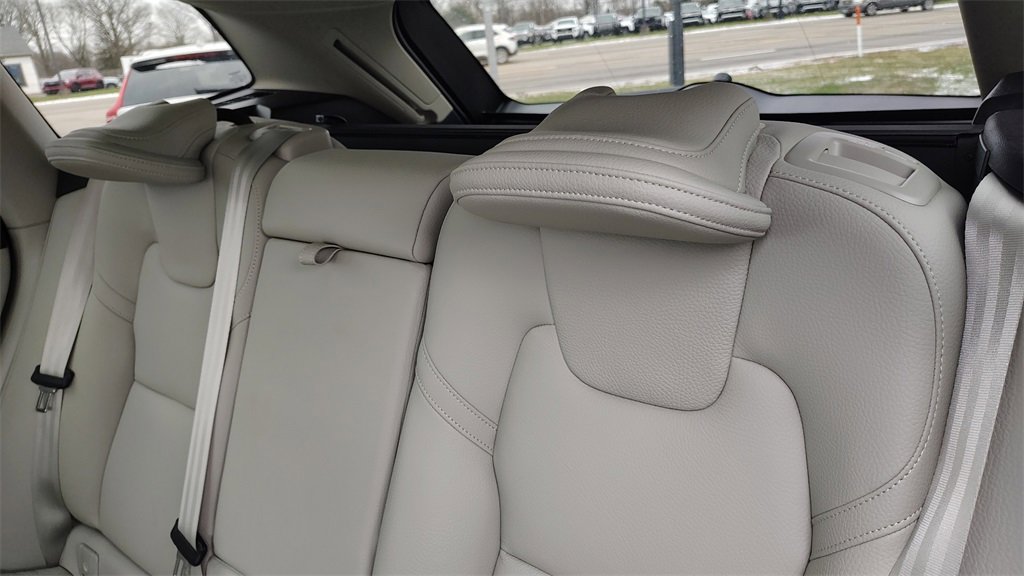 Certified 2023 Volvo XC60 B5 Plus w/ Climate Package image 27