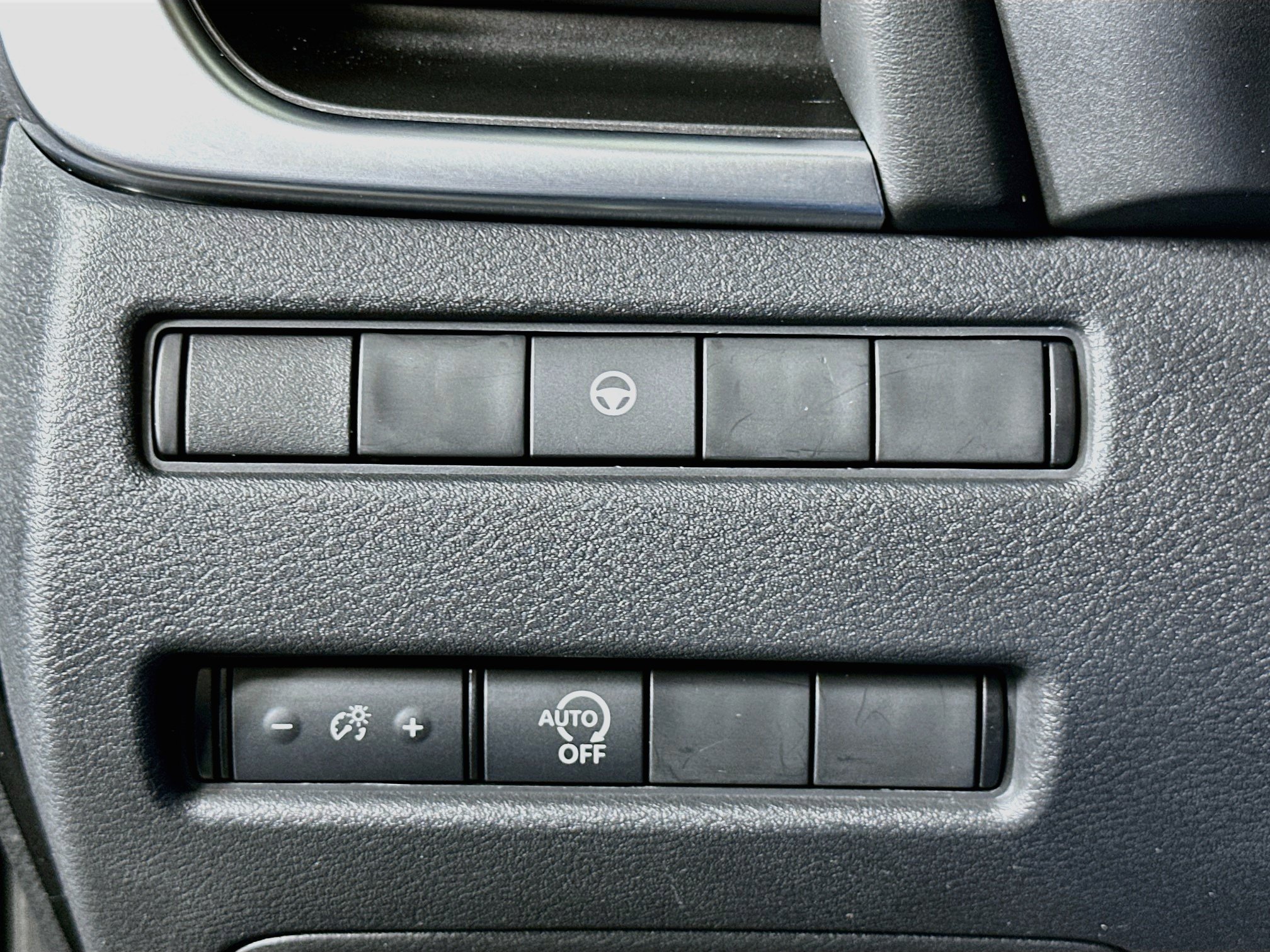 Used 2023 Nissan Rogue SV FWD image 17