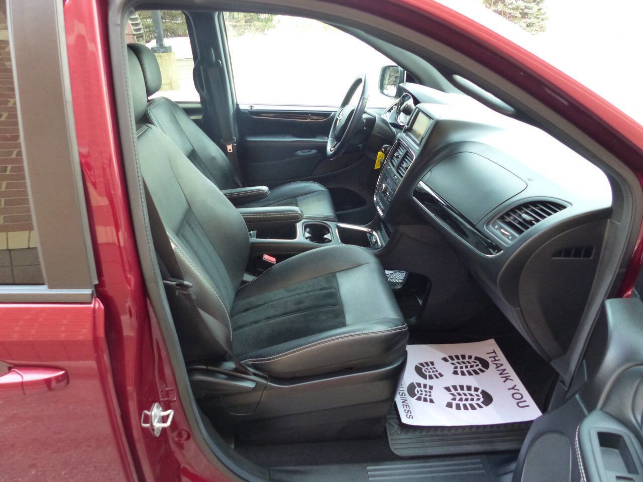 Used 2017 Dodge Grand Caravan SXT w/ Driver Convenience Group image 35