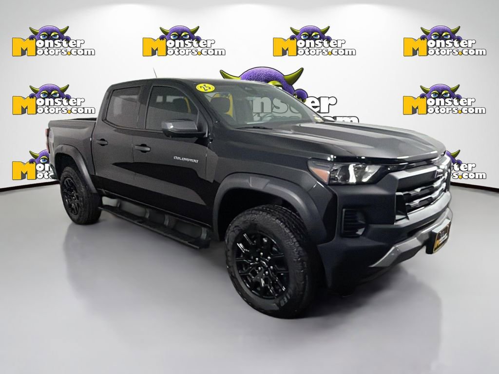 Used 2025 Chevrolet Colorado Trail Boss AWD/4WD image 3