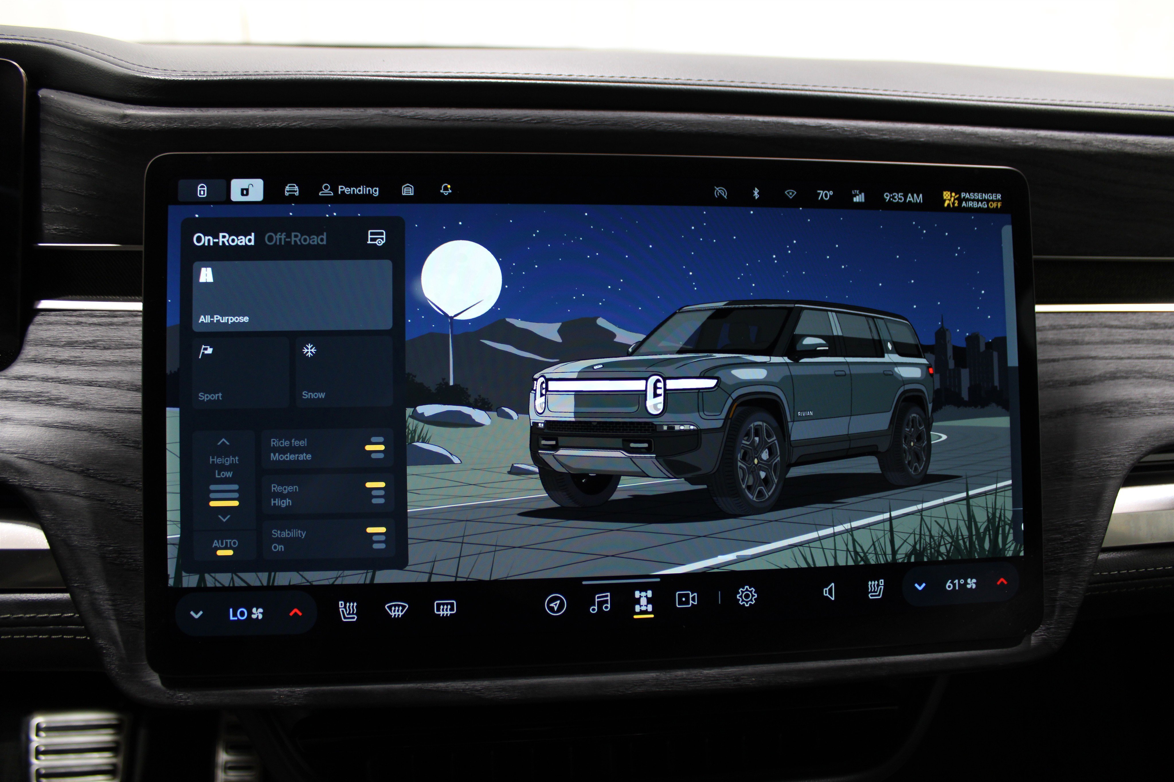 Used 2024 Rivian R1S Adventure image 17