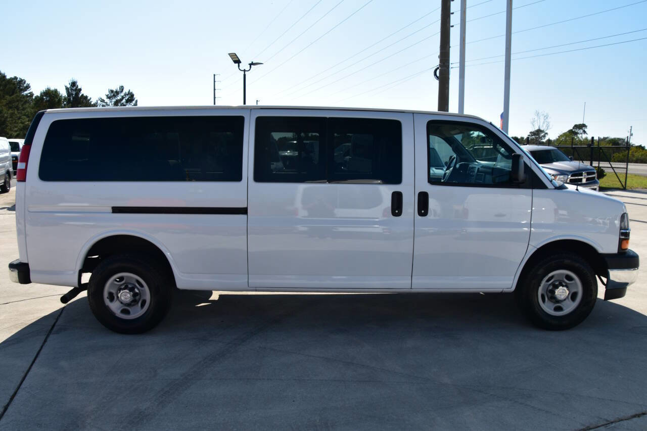 Used 2017 Chevrolet Express 3500 LT w/ LT Preferred Equipment Group RWD image 8