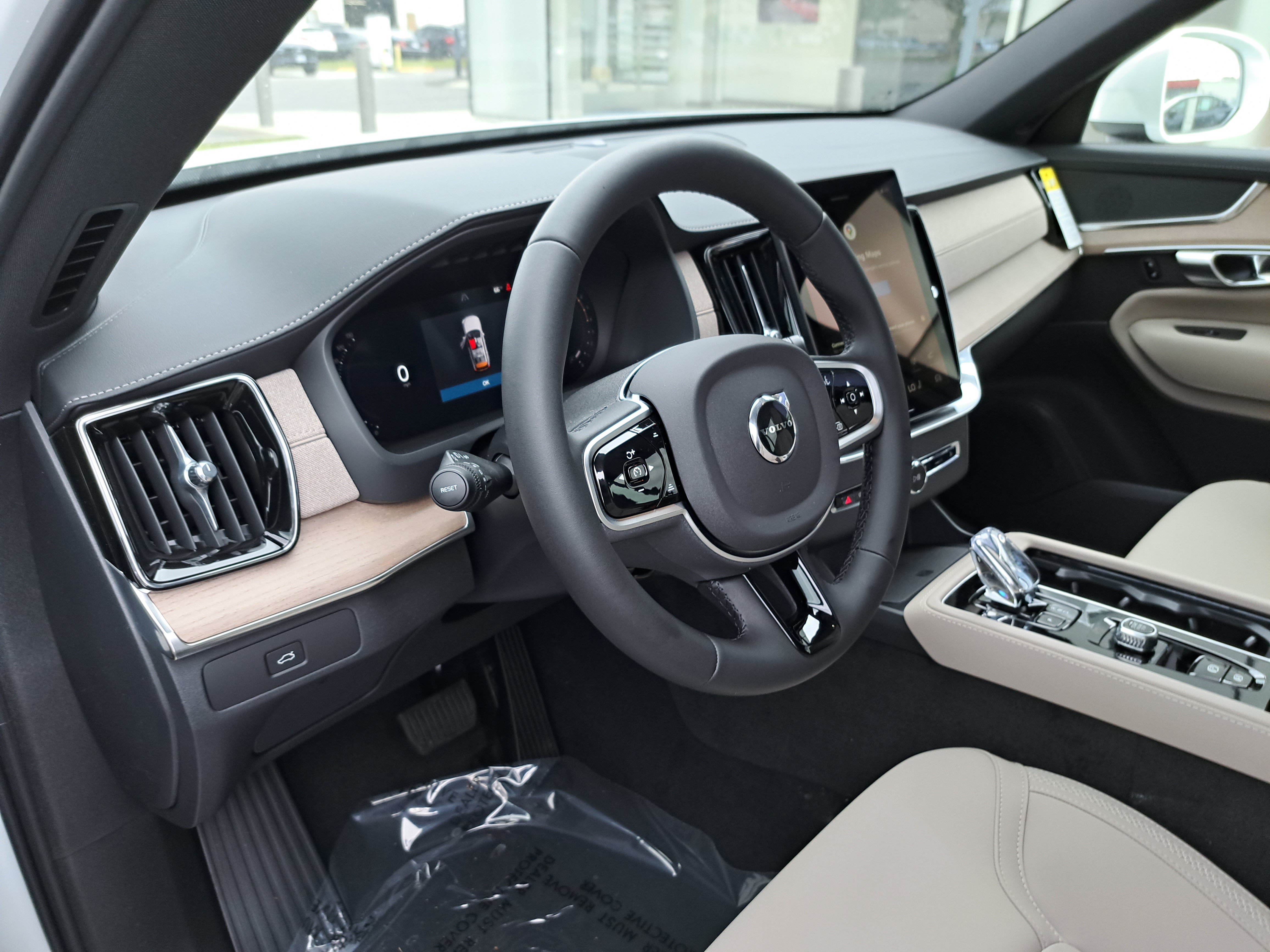 New 2026 Volvo XC90 B5 Plus w/ Protection Package Premier AWD/4WD image 5