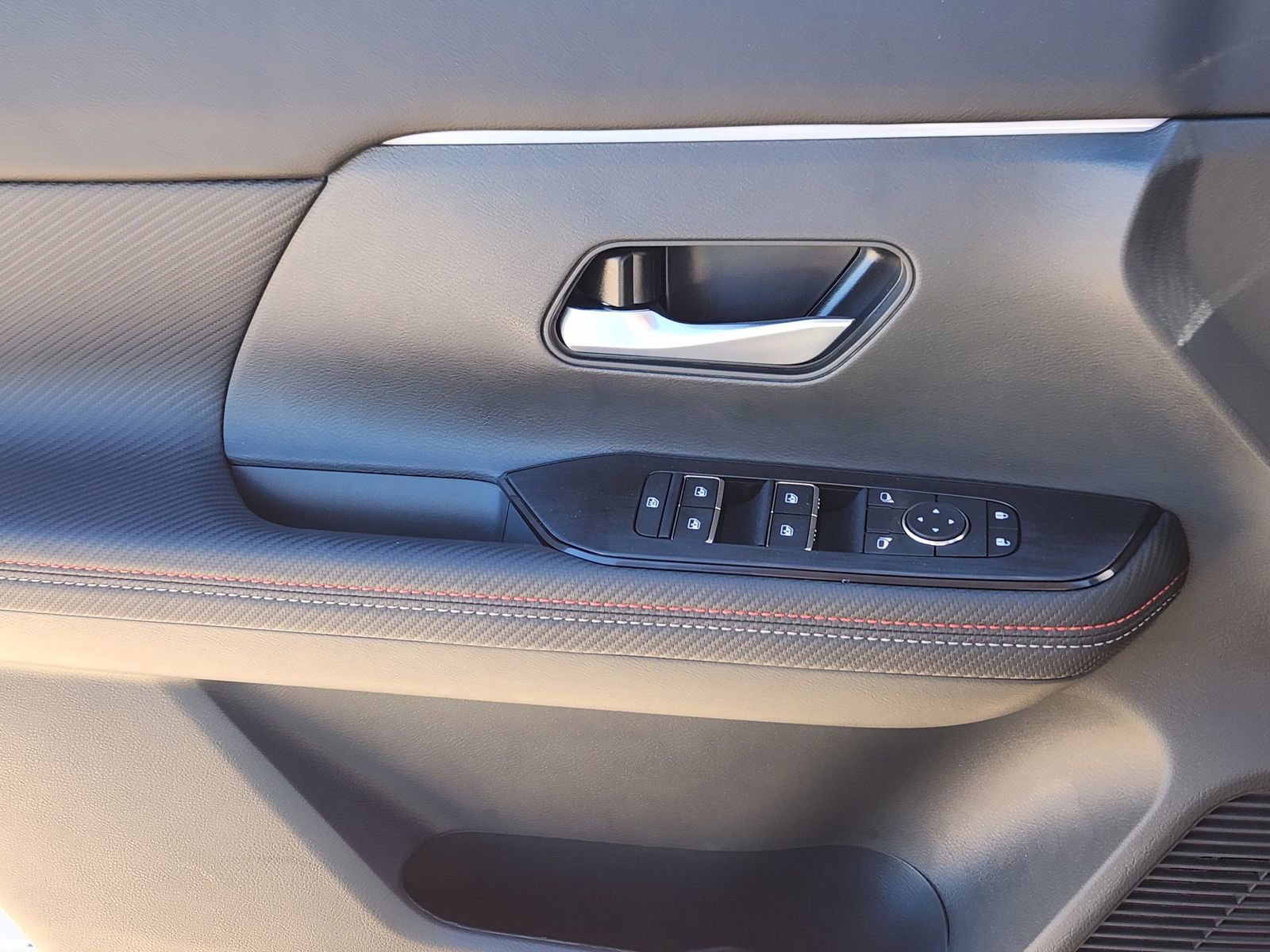 New 2026 Nissan Kicks SR w/ Cold Weather Package image 20