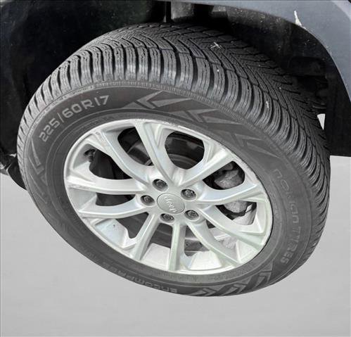 Used 2019 Jeep Cherokee Latitude w/ Popular Appearance Group image 8