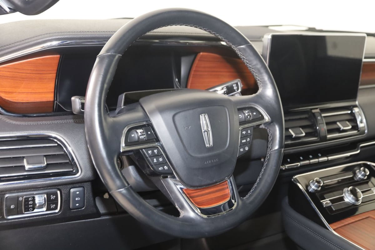 Used 2024 Lincoln Navigator Reserve AWD/4WD image 6