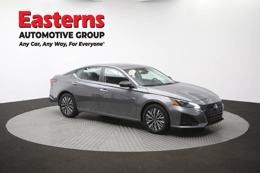 Used 2025 Nissan Altima 2.5 SV FWD image 48
