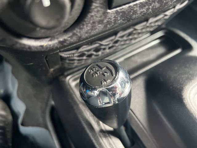 Used 2016 Jeep Wrangler Unlimited Rubicon w/ Connectivity Group image 12