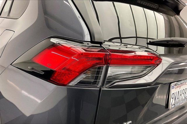 Used 2019 Toyota RAV4 XLE Premium w/ Cold Weather Package FWD image 30