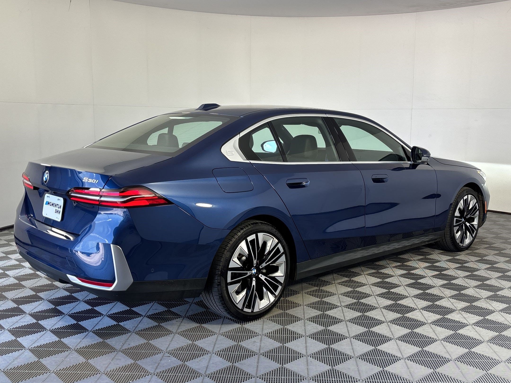 Used 2026 BMW 530i RWD image 9