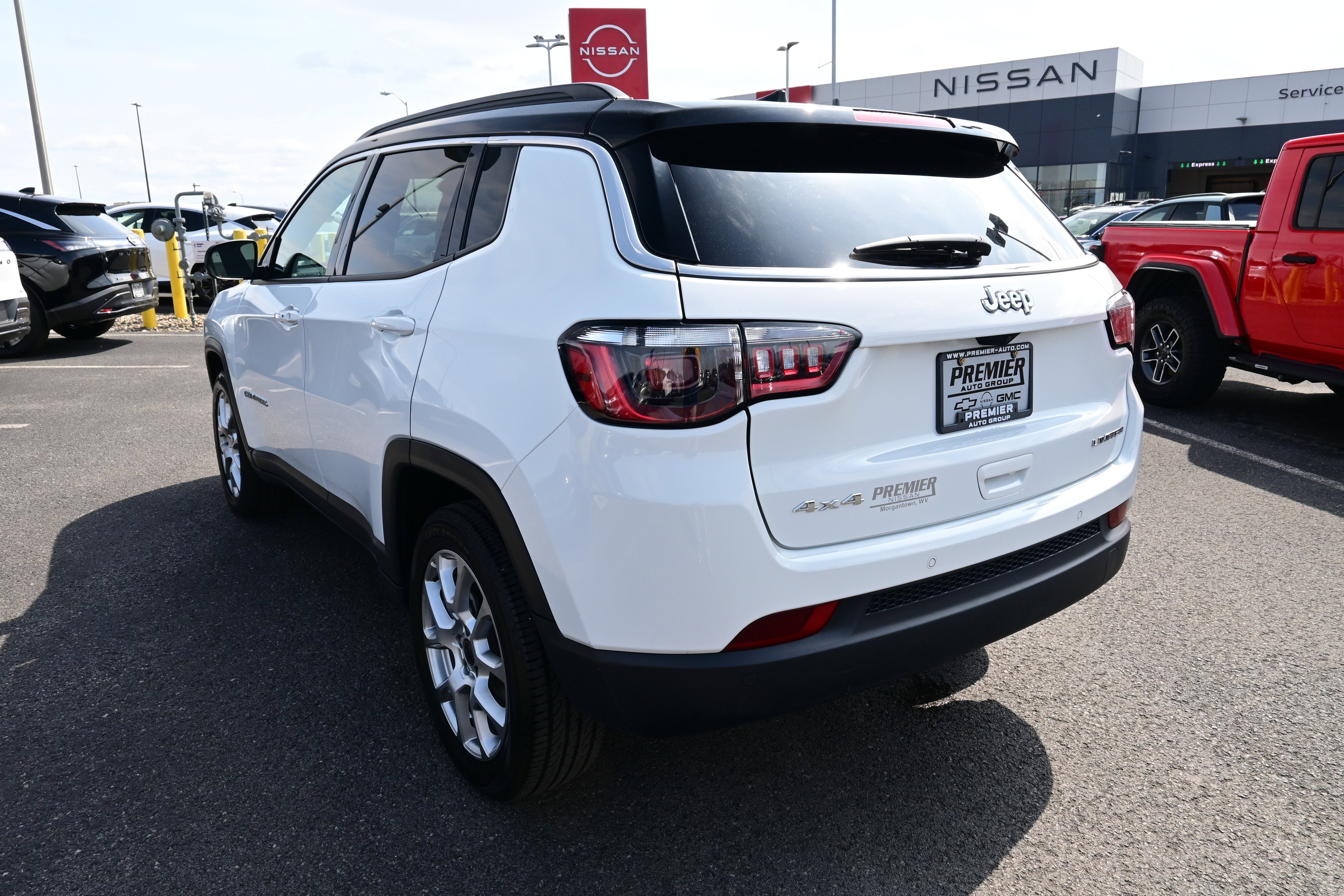 Used 2025 Jeep Compass Limited AWD/4WD image 8