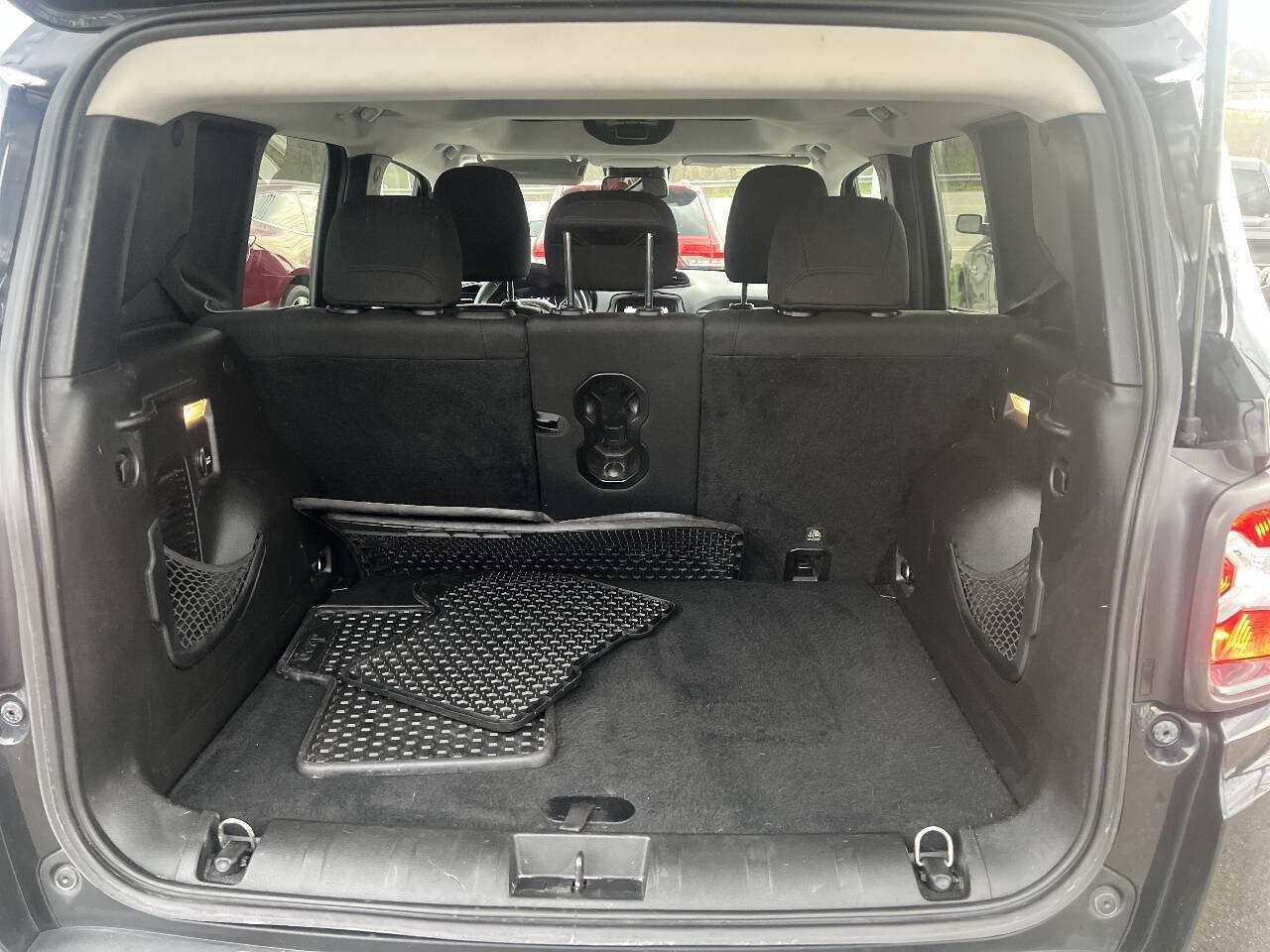 Used 2016 Jeep Renegade Latitude AWD/4WD image 14