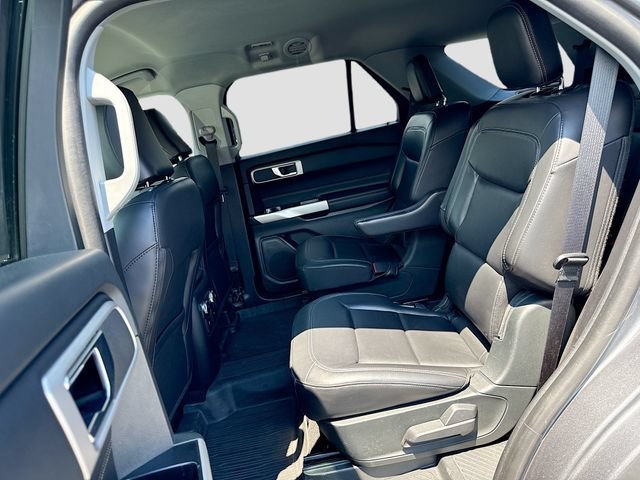 Used 2021 Ford Explorer XLT w/ Equipment Group 202A AWD/4WD image 27
