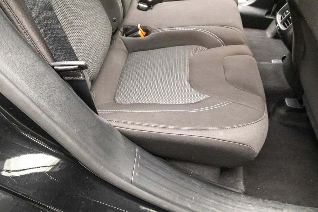 Used 2019 Jeep Cherokee Latitude w/ Popular Appearance Group image 29