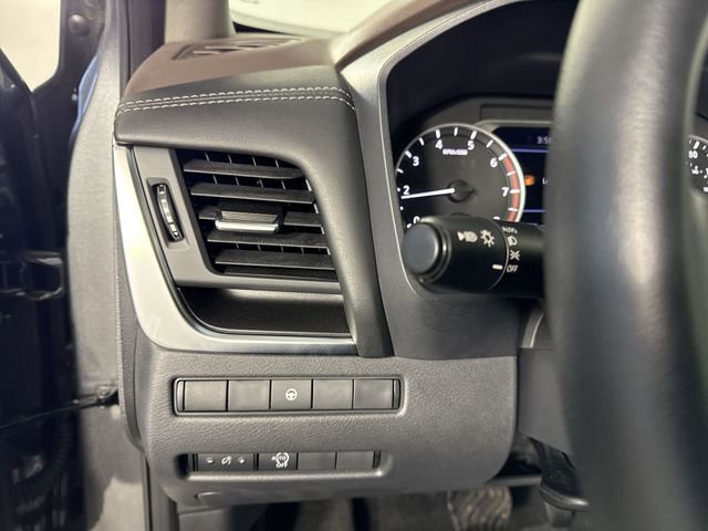 Used 2023 Nissan Rogue SV AWD/4WD image 13