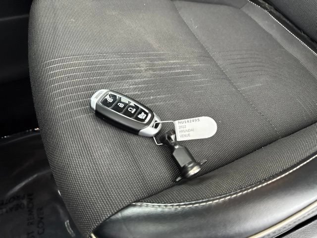 Used 2022 Hyundai Venue Limited FWD image 27