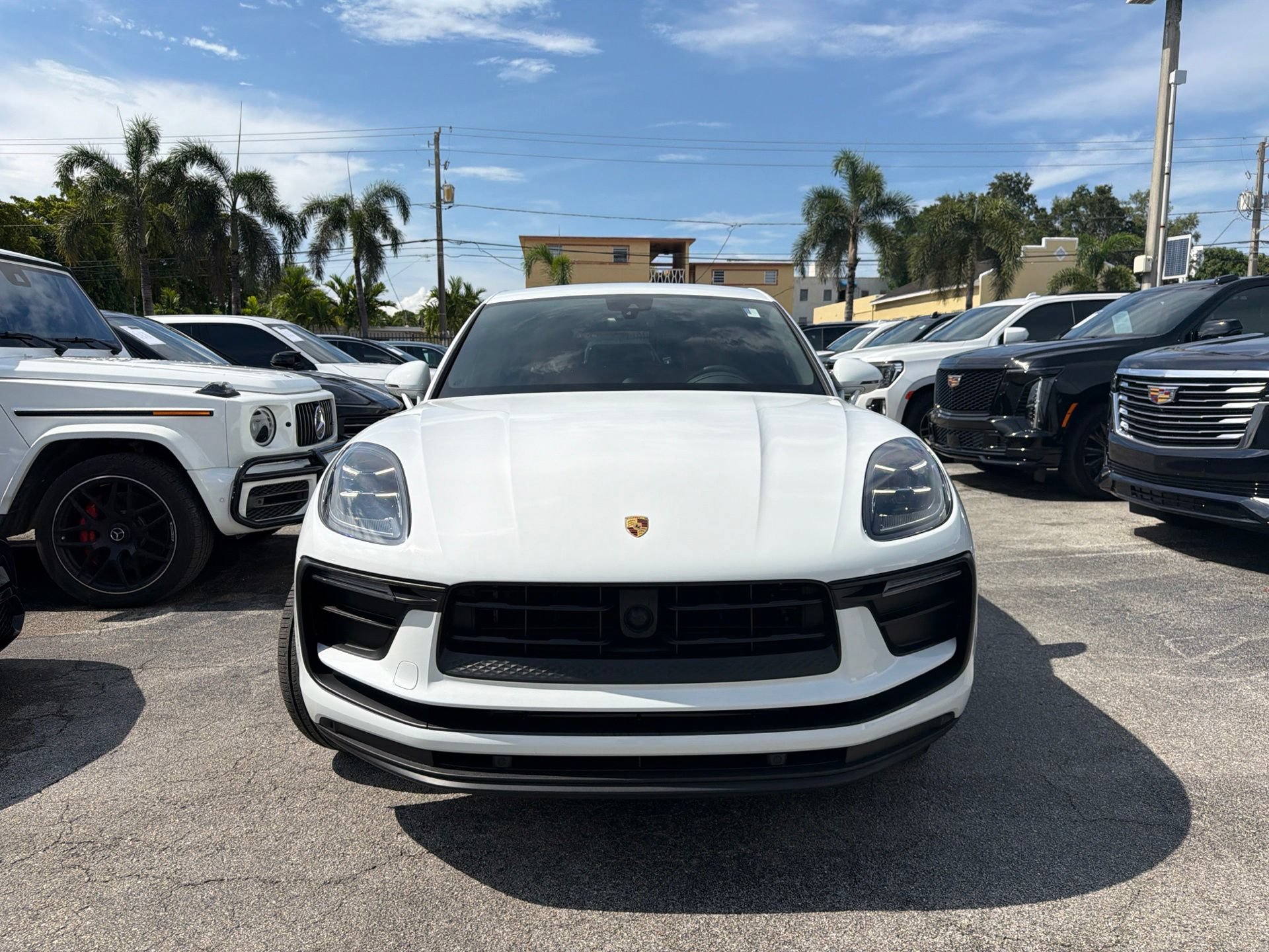 Used 2025 Porsche Macan AWD/4WD image 2