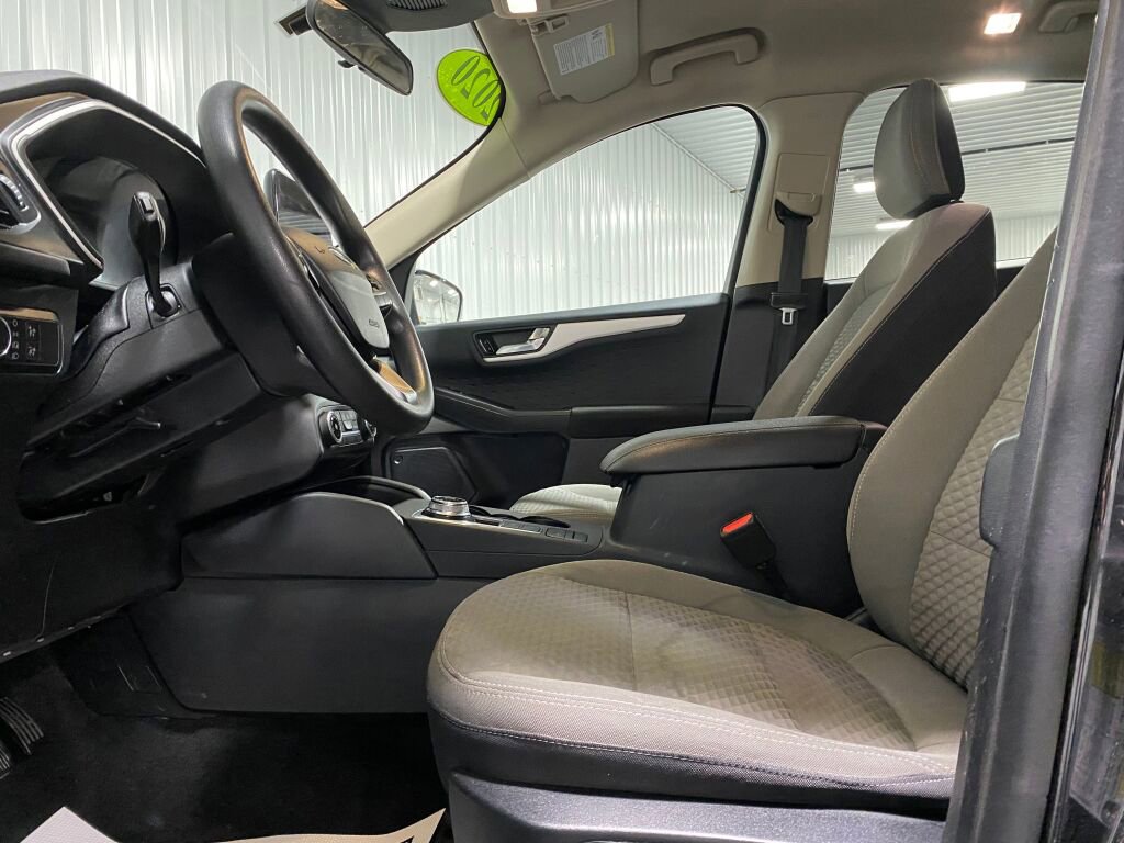 Used 2020 Ford Escape SE image 5
