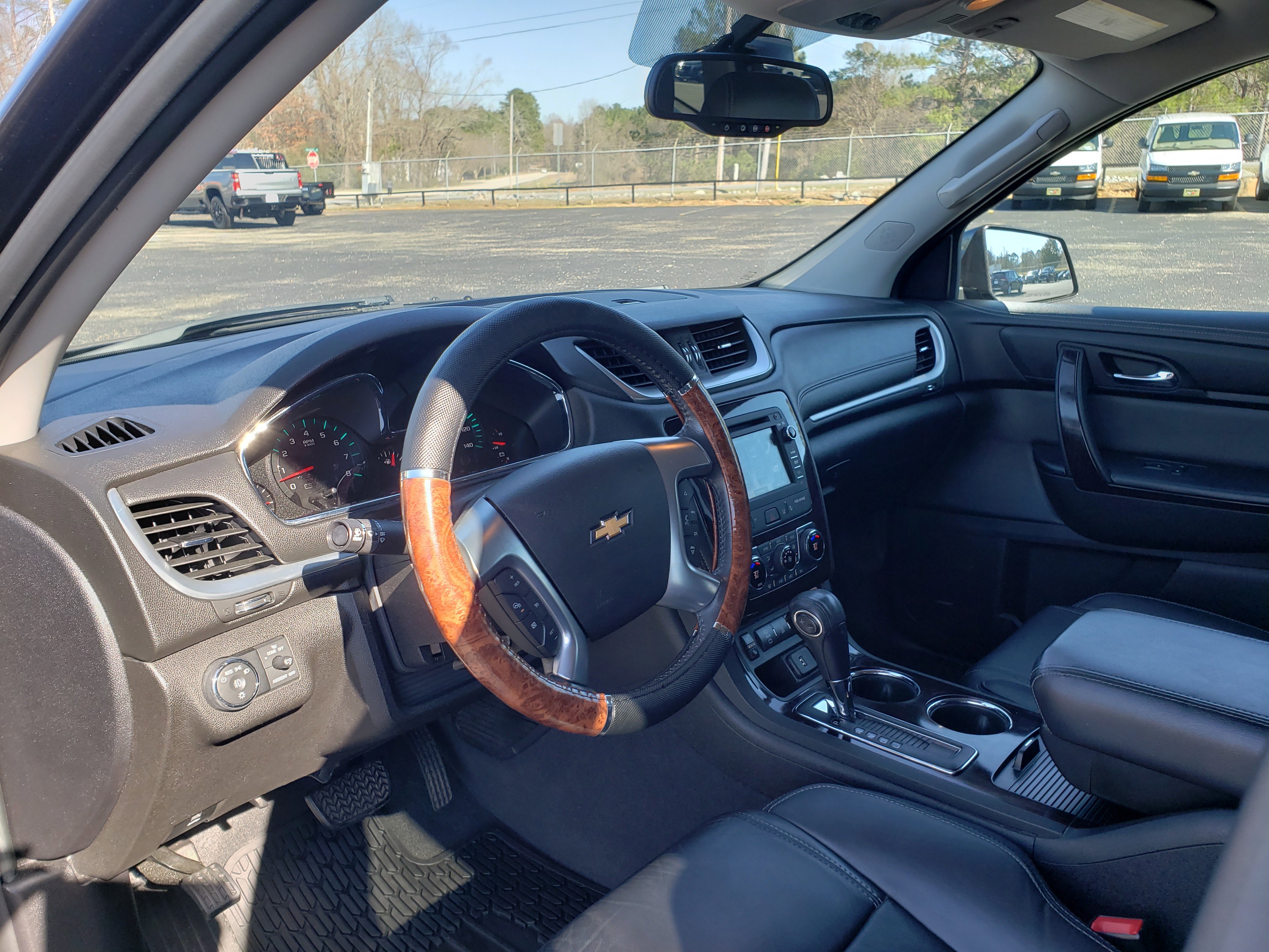 Used 2017 Chevrolet Traverse Premier image 32