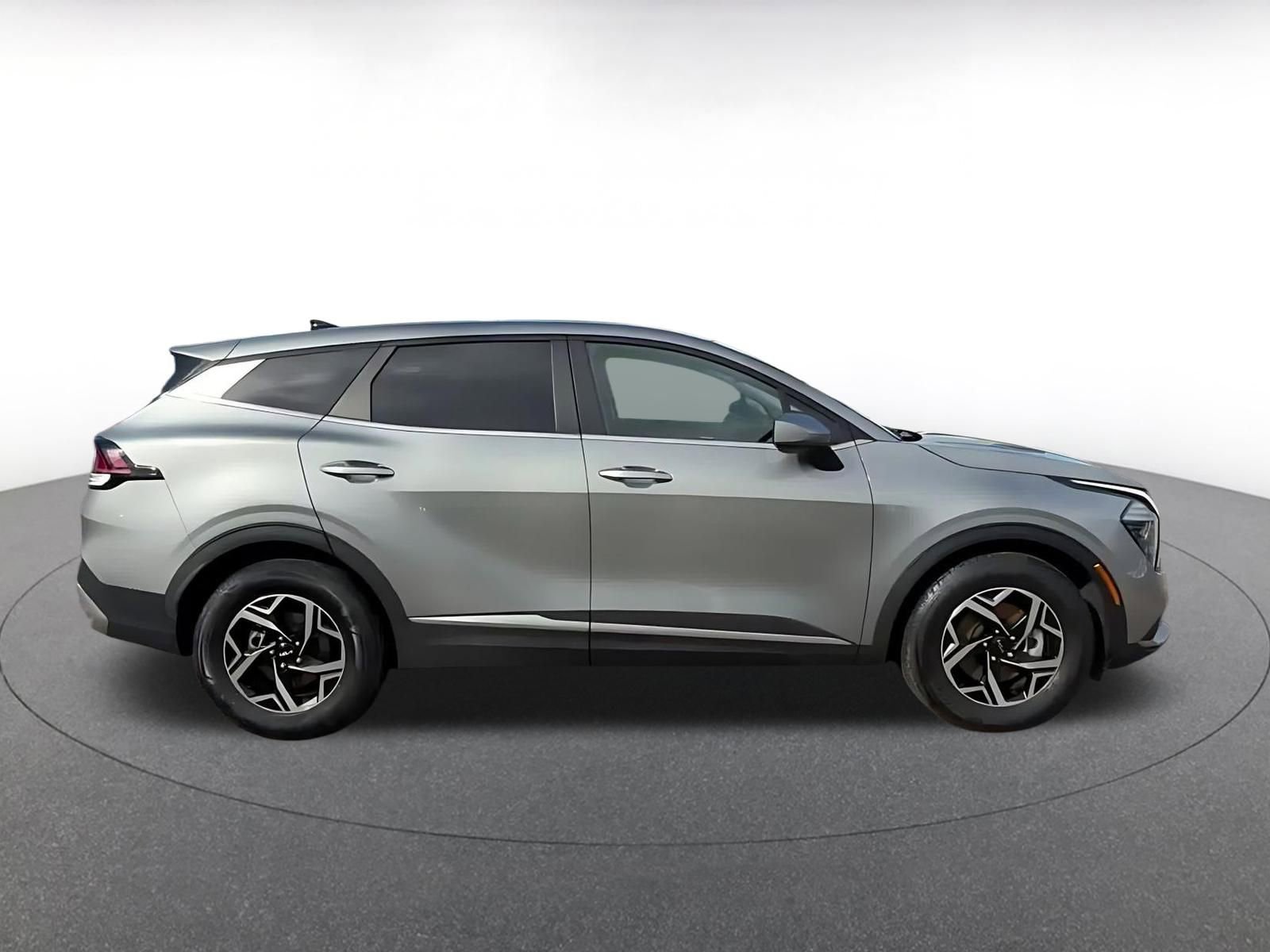 Used 2025 Kia Sportage LX image 16