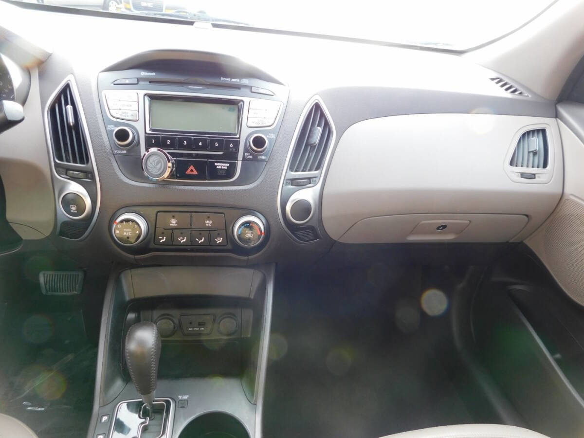 Used 2011 Hyundai Tucson GLS image 8