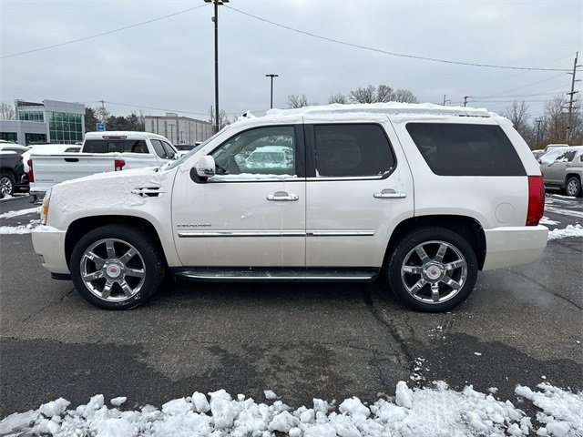 Used 2013 Cadillac Escalade Luxury image 2