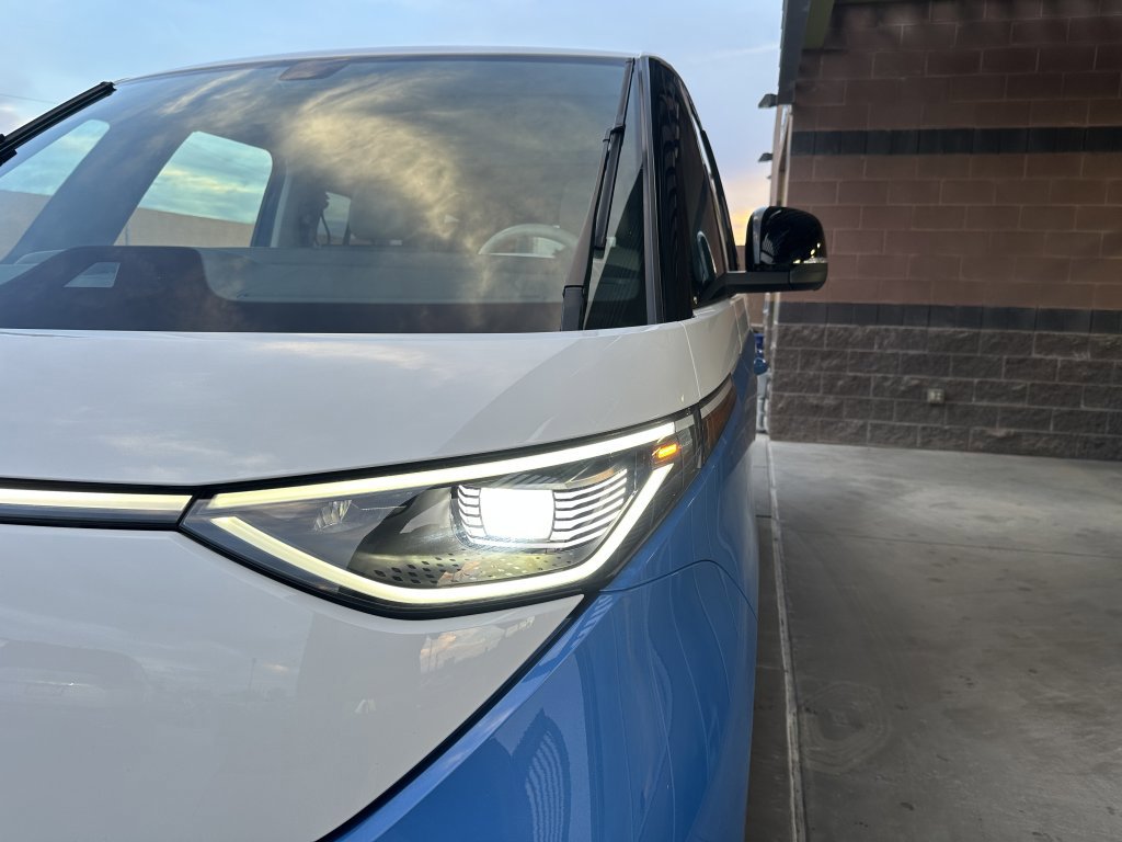 Used 2025 Volkswagen ID. Buzz 1st Edition image 9