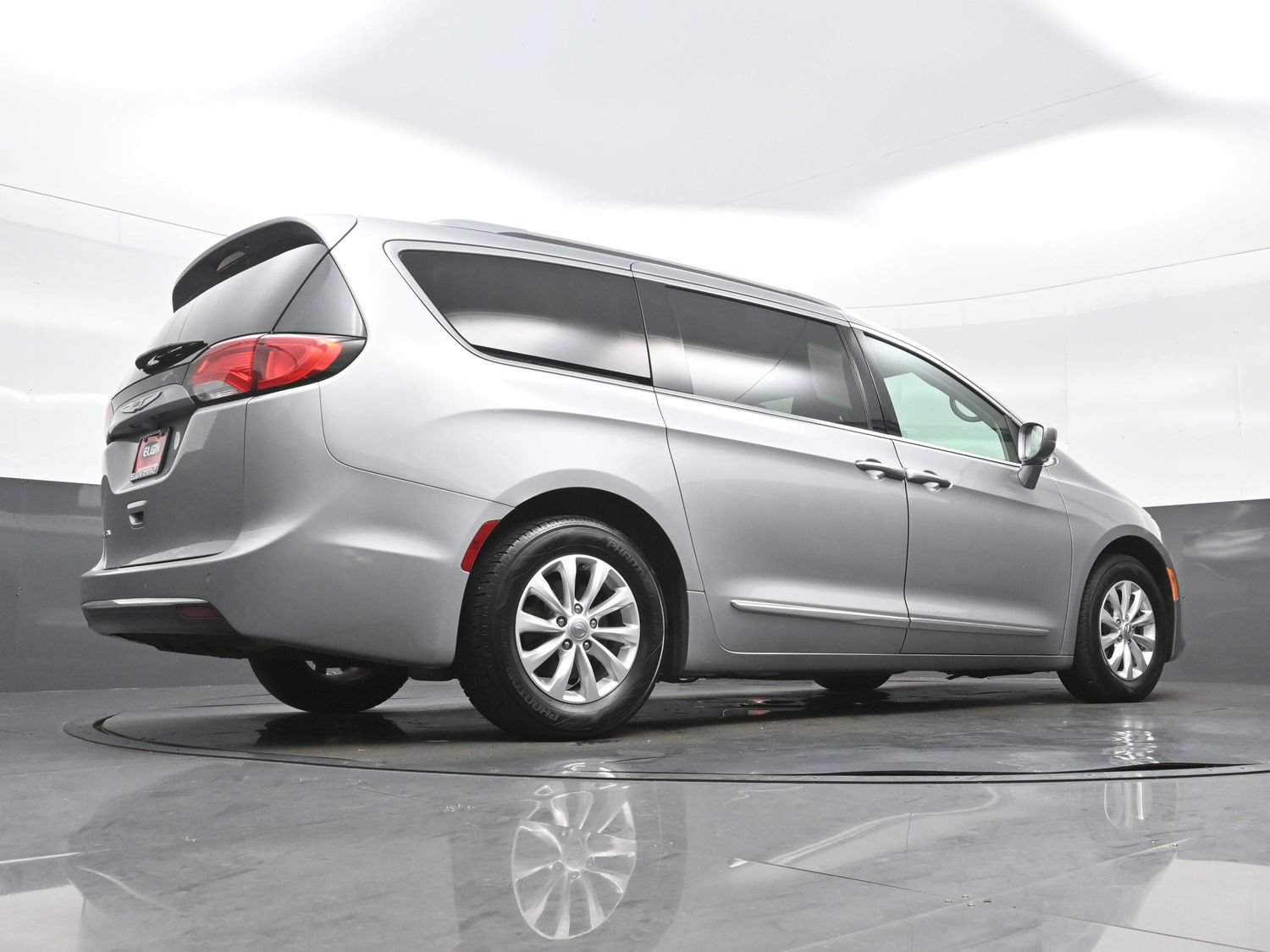 Used 2018 Chrysler Pacifica Touring-L Plus FWD image 33