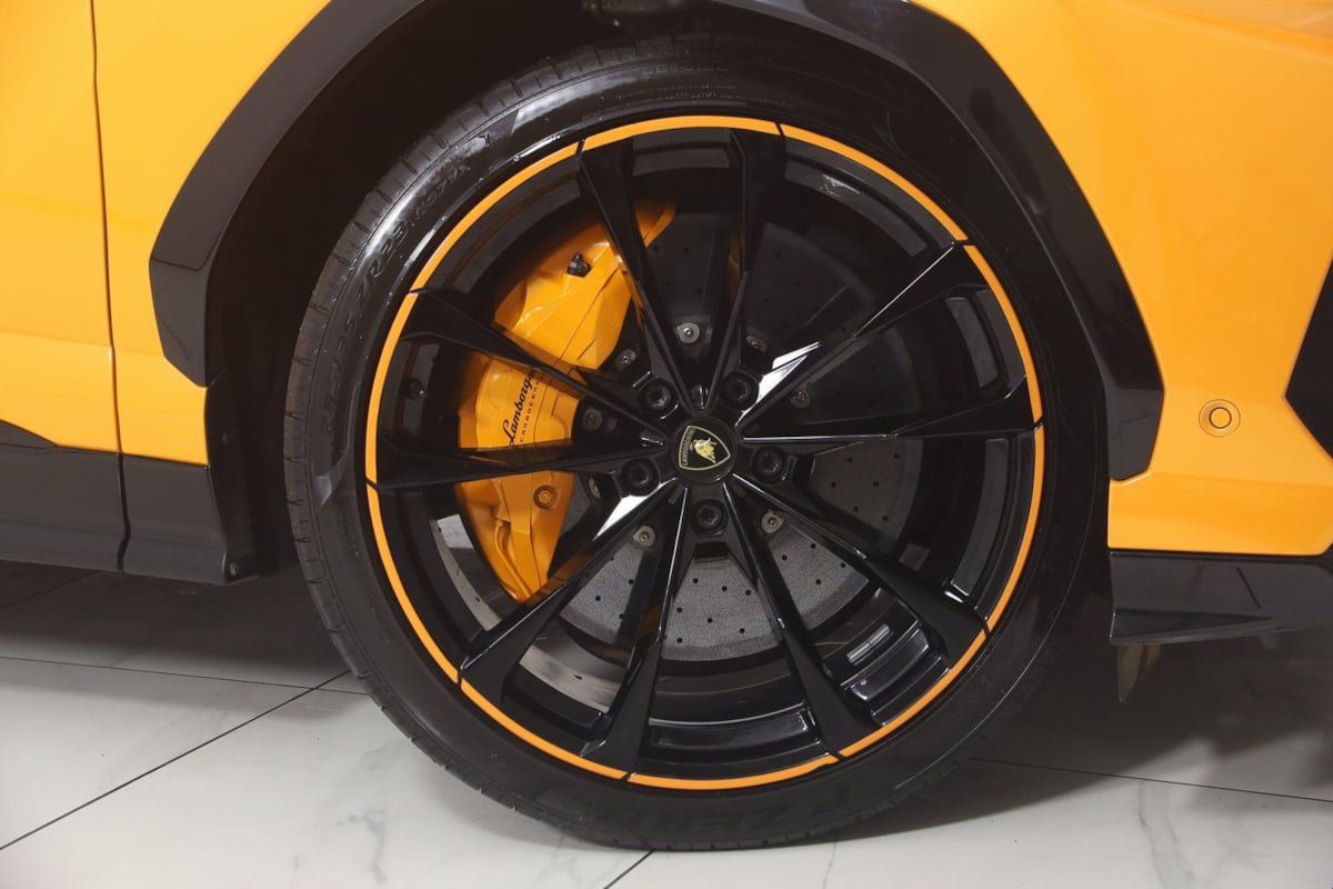 Used 2021 Lamborghini Urus AWD/4WD image 22