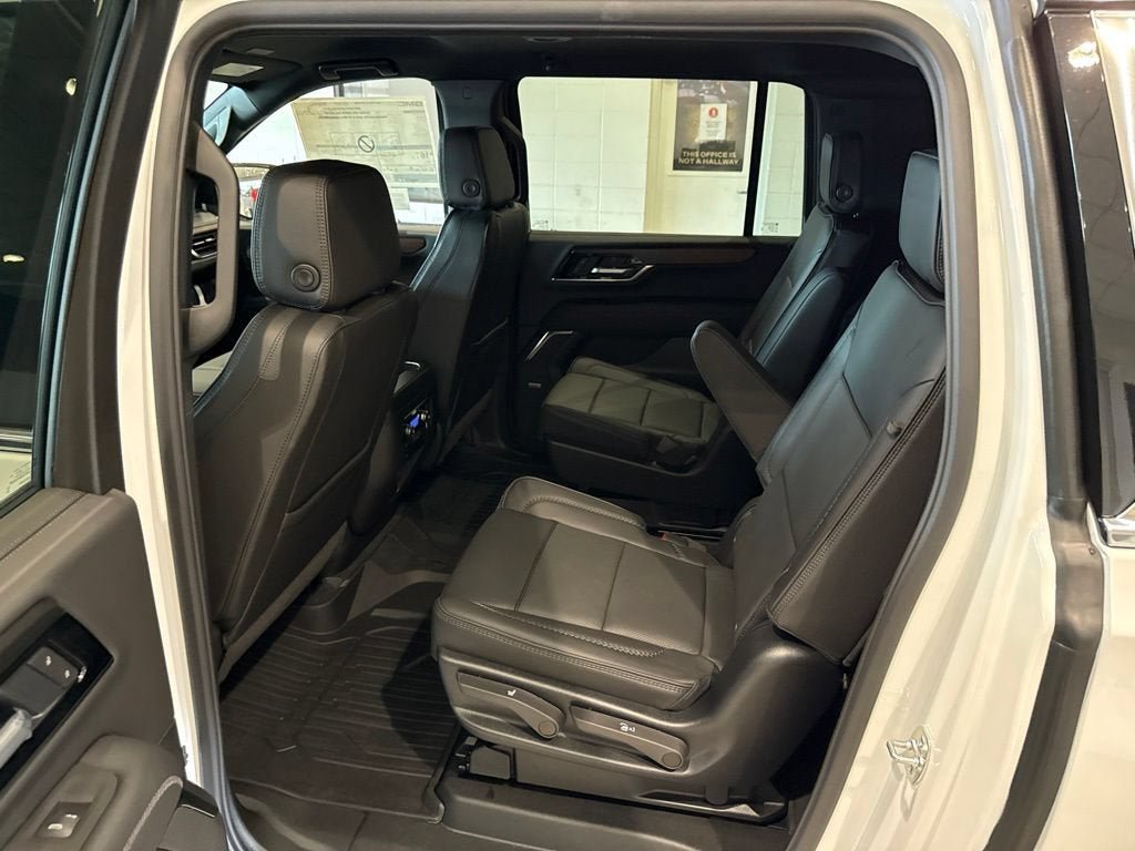 New 2026 GMC Yukon XL Denali w/ LPO, Floor Liner Package AWD/4WD image 21