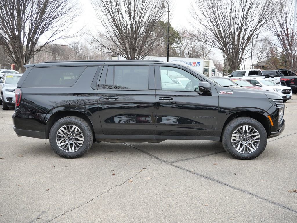 Used 2025 Chevrolet Suburban Z71 image 11