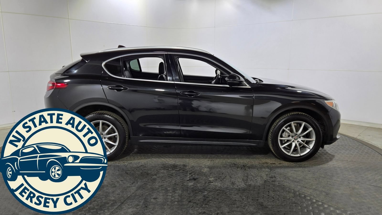 Used 2018 Alfa Romeo Stelvio Ti AWD/4WD image 15