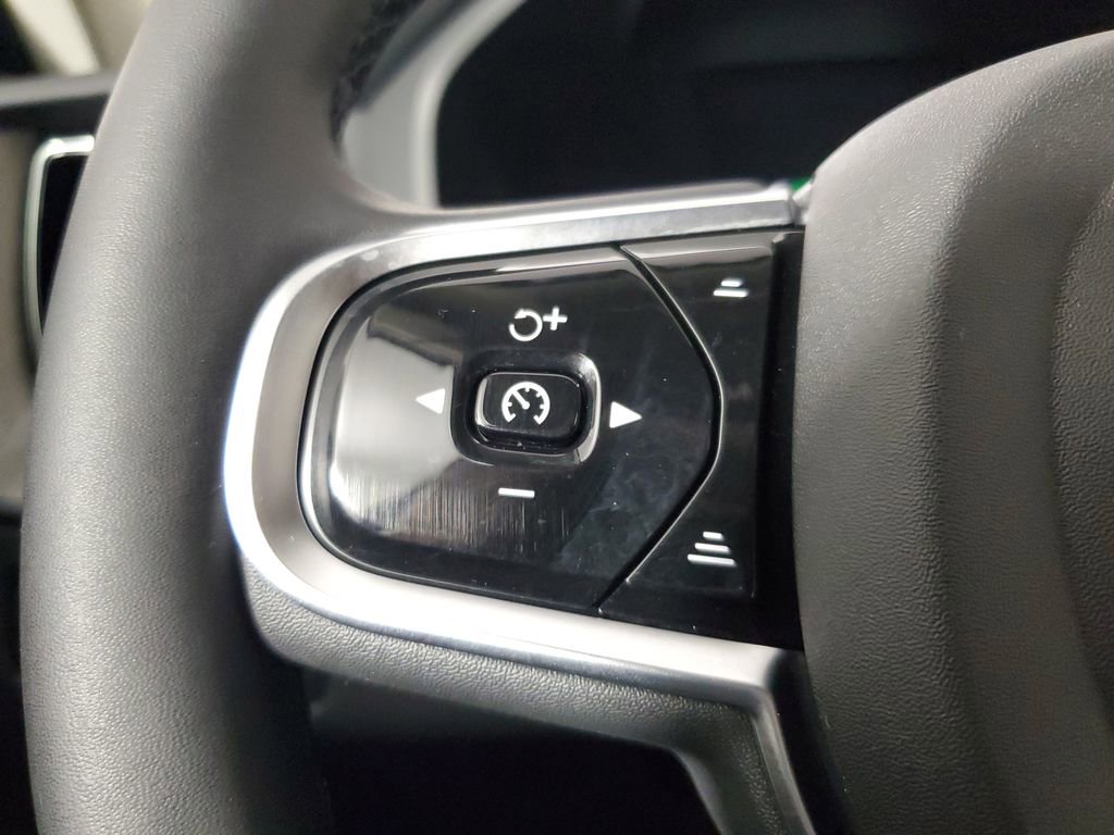Used 2025 Volvo XC60 B5 Plus AWD/4WD image 27